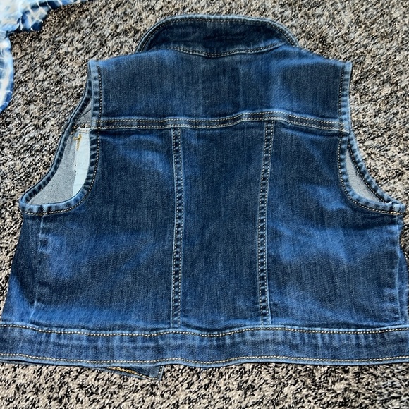 Girls 7/8 bundle tie dye dress•denim vest•grey top - Picture 5 of 7
